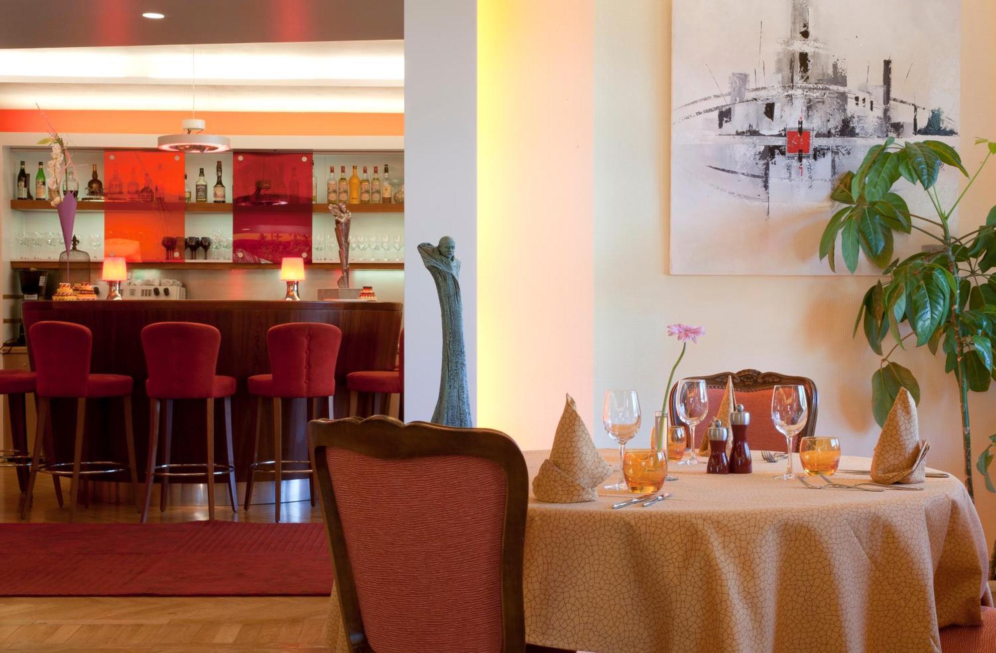 Restaurant Logis La Palette Hotel 3*